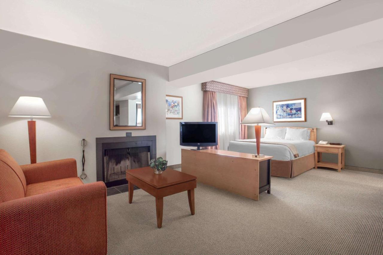 Hawthorn Suites By Wyndham Kent, Wa Zewnętrze zdjęcie